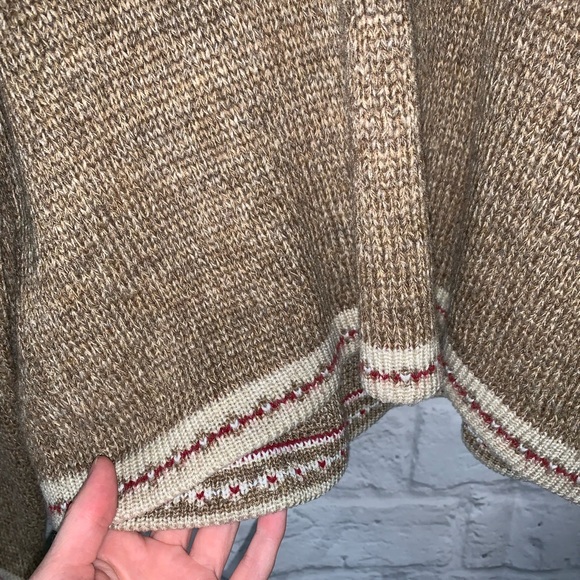 Lipstick Sweater - Picture 6 of 7